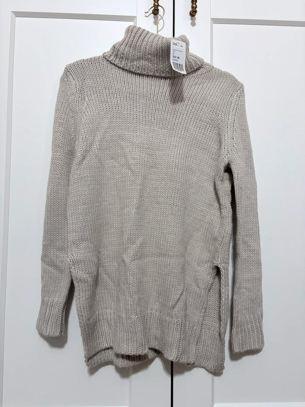 Women’s Light Gray Ribbed Knit Turtleneck Sweater NWT Size S